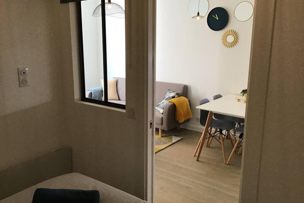 2 Chambres Refait A Neuf, Climatise, A 2 Min De La *