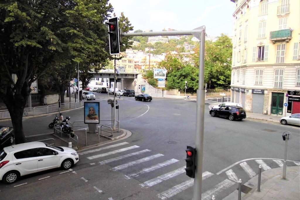 Apartment 2 Spacious Bedrooms Near Riquier Station! Nice