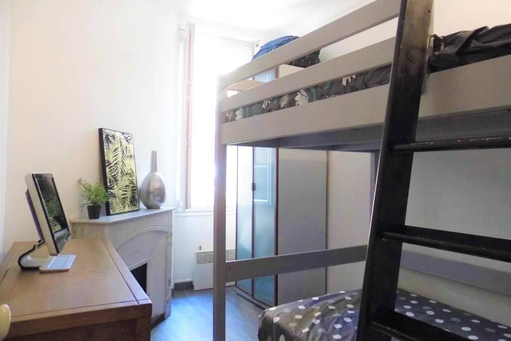 2 Spacious Bedrooms Near Riquier Station!