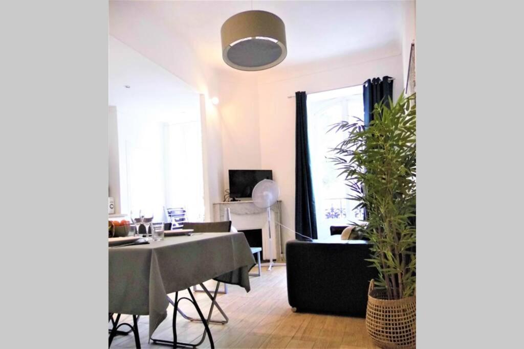 2 Spacious Bedrooms Near Riquier Station! *