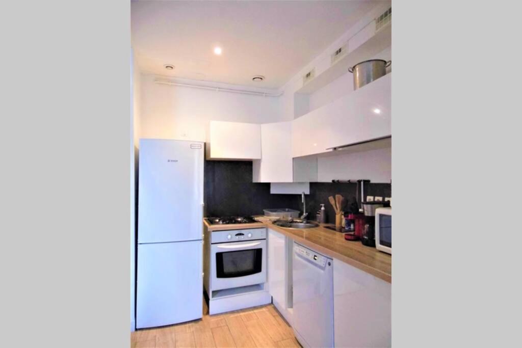 2 Spacious Bedrooms Near Riquier Station! *