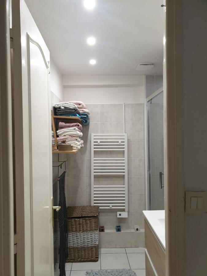Parking Gratuit A Cote Appartement 2 Chambres 47M2 Climatise A Cote Aeroport-Tram Sur Place-Plage 6 Min-Centre Ville 16 Min Avec Tram-Free Parking, 47M2 Apartment 2 Rooms,Air-Conditioned Next To The Airport- Tram On Spot- 6 Min Beach- 16Min Center