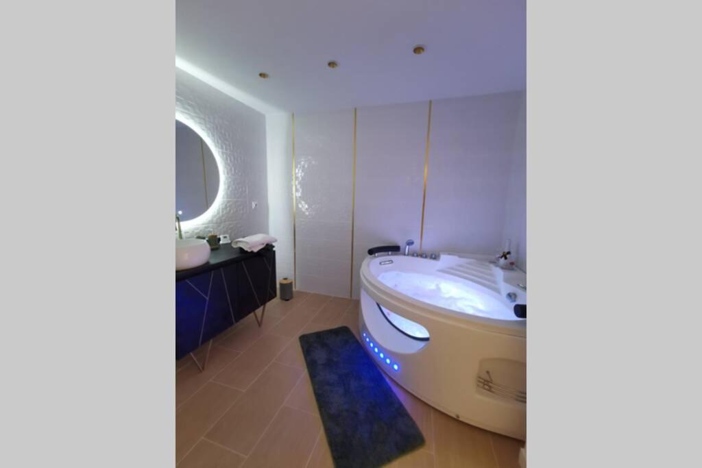 Nid D'amour Baignoire/jacuzzi *