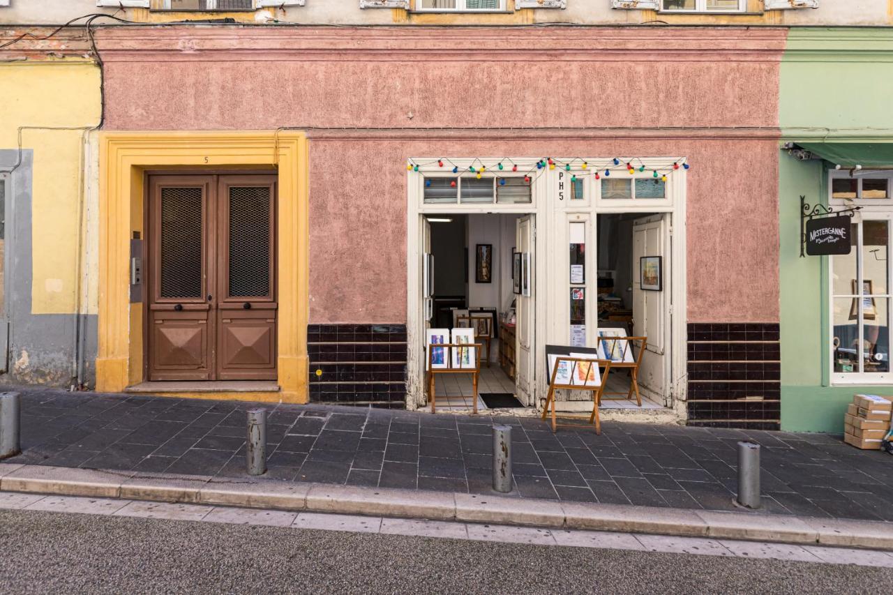 Apartment 8 Condamine - Stylish In Old Town - 2 Pieces - 300m De La *