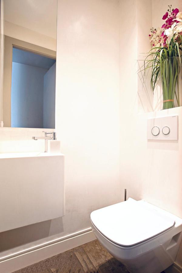Luxurious 2 Bedrooms Apartment, 30 Meter From
