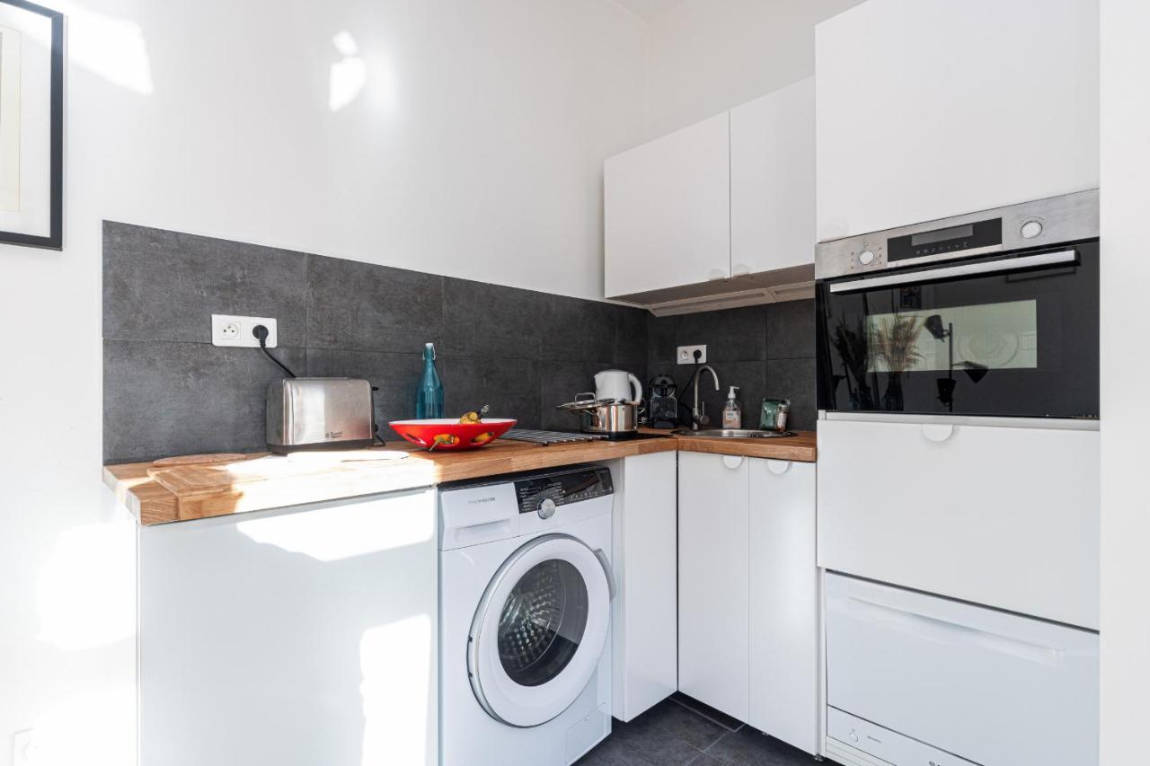 1 Bdr Downtown Near Place Massena *