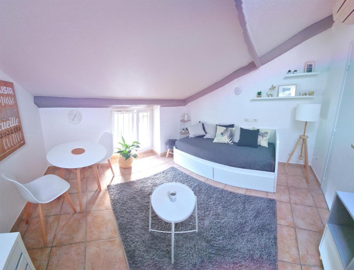 Apartment : Studio Idealement Place En Centre Ville