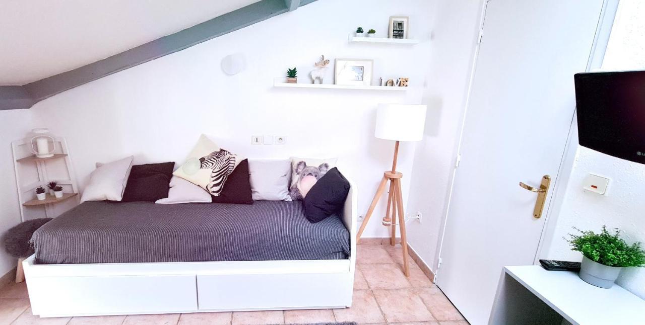 : Studio Idealement Place En Centre Ville Apartment