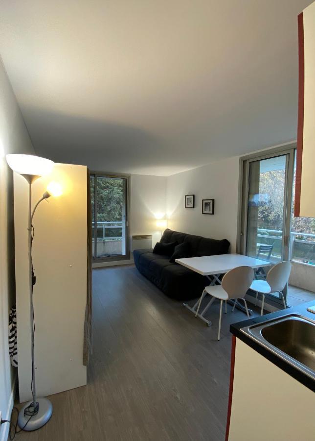 Apartment Studio Avec Terrasse, Vue Sur Jardin *