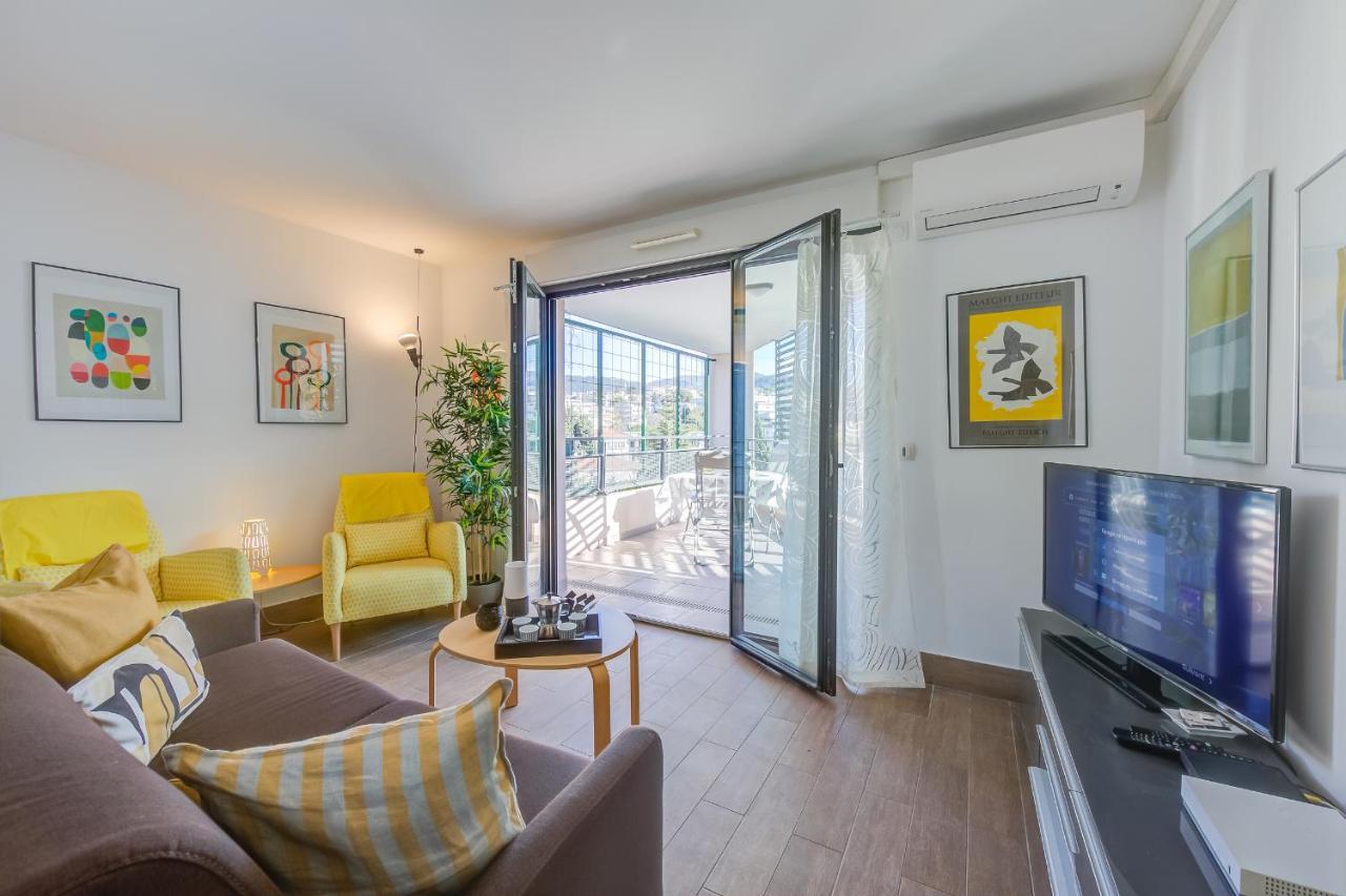 Apartment Liberation - Happy *