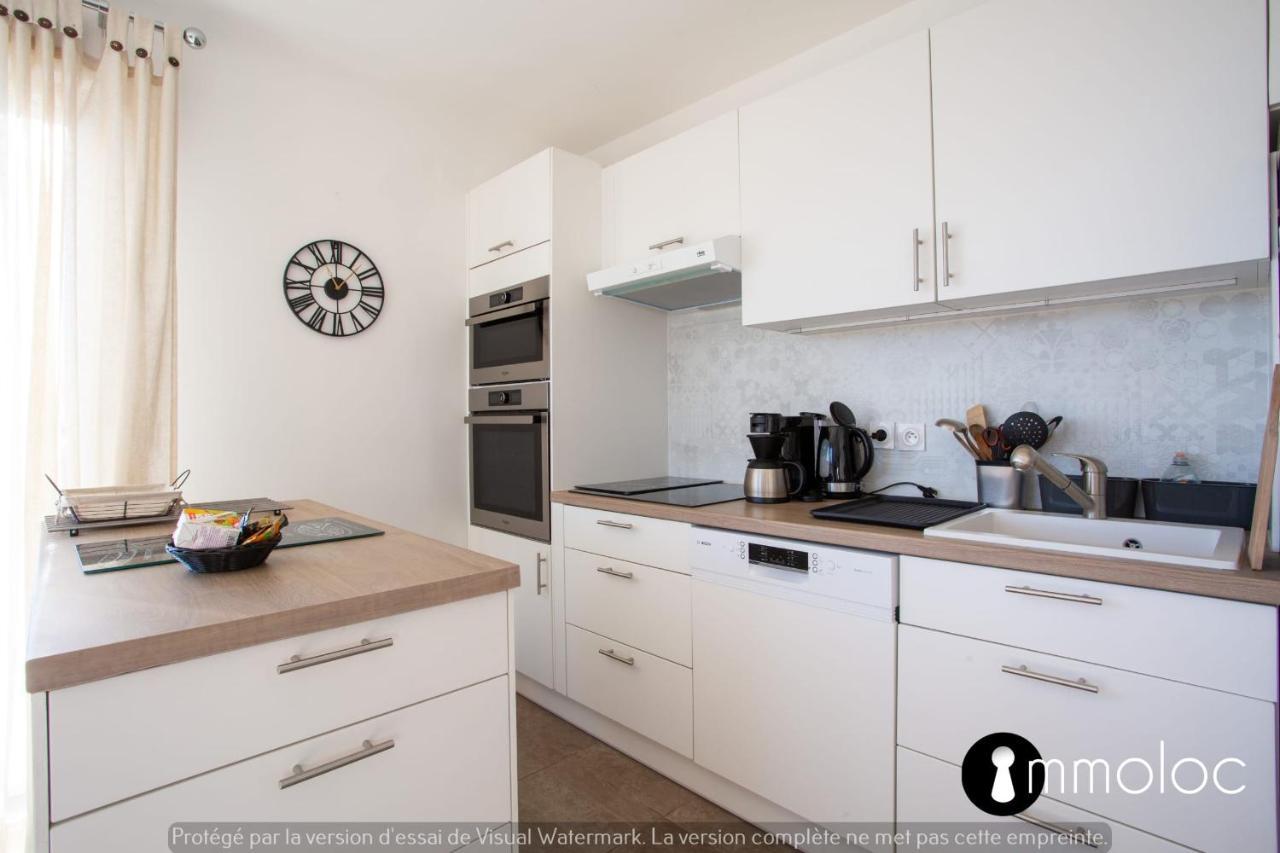 Air-conditioned With Pool Garage In A Luxury Holiday home *