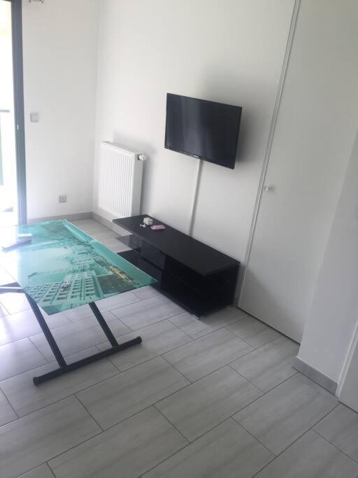 Meuble. Proche Et Centre Apartamento Nice