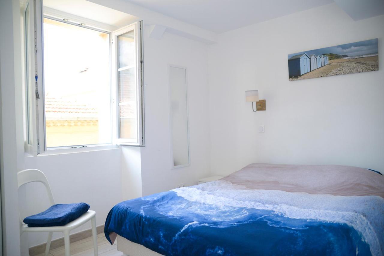 Sunny In Heart Of Old Town *