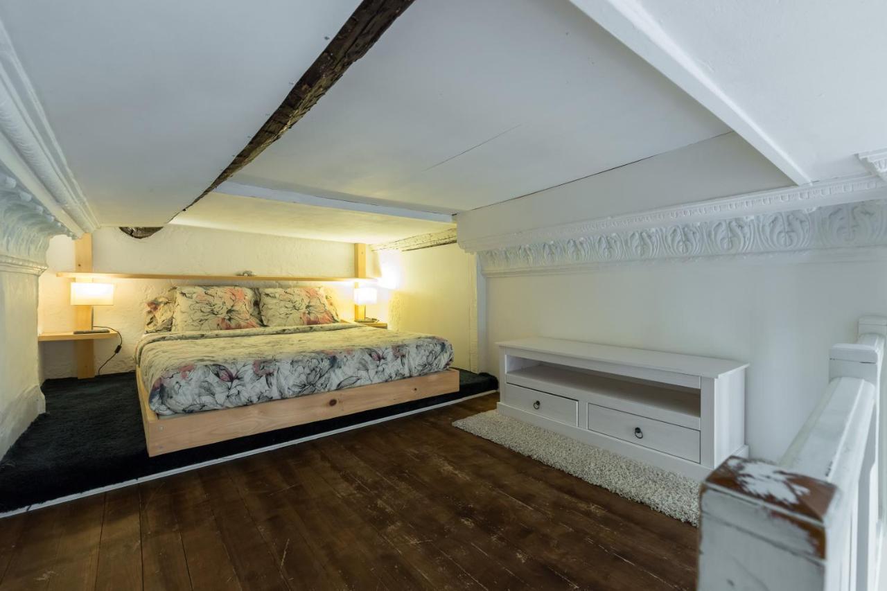 L'oustaria 3 Bedrooms Apartment, Old Town Apartment *