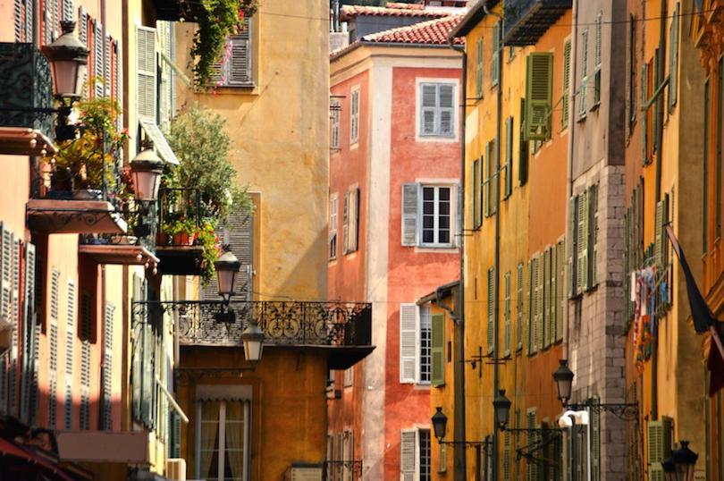 Sunny In Heart Of Old Town *