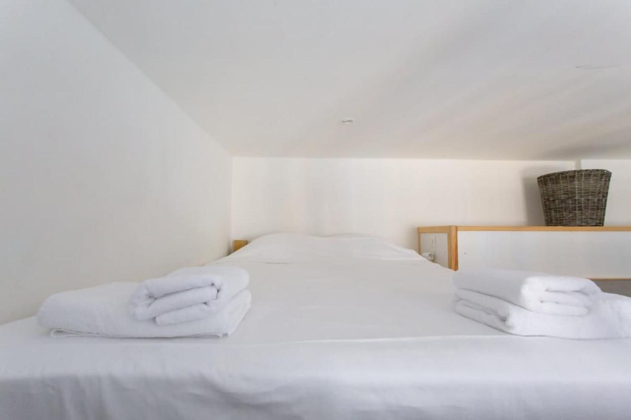 Apartment Contemporary Mezzanine Studio With Furnished Balcony