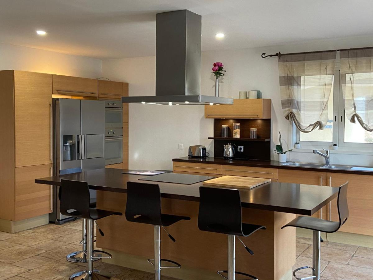 Avec Piscine Chauffee Collines Villa