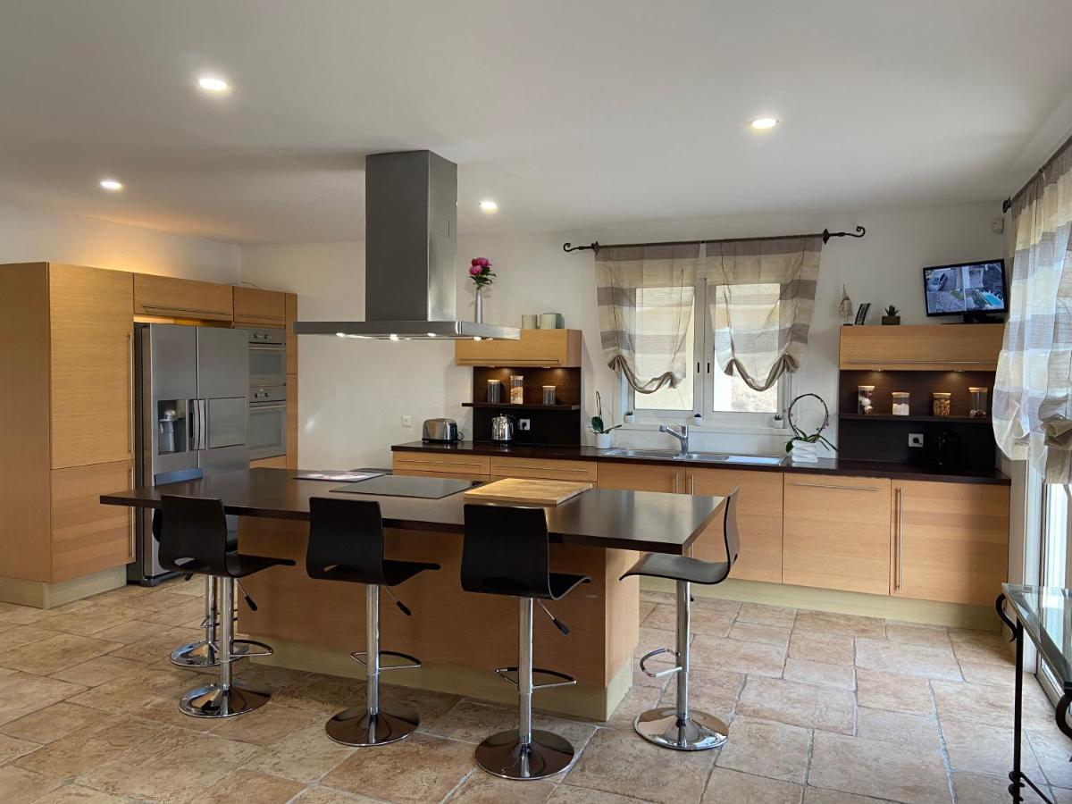 Avec Piscine Chauffee Collines Villa