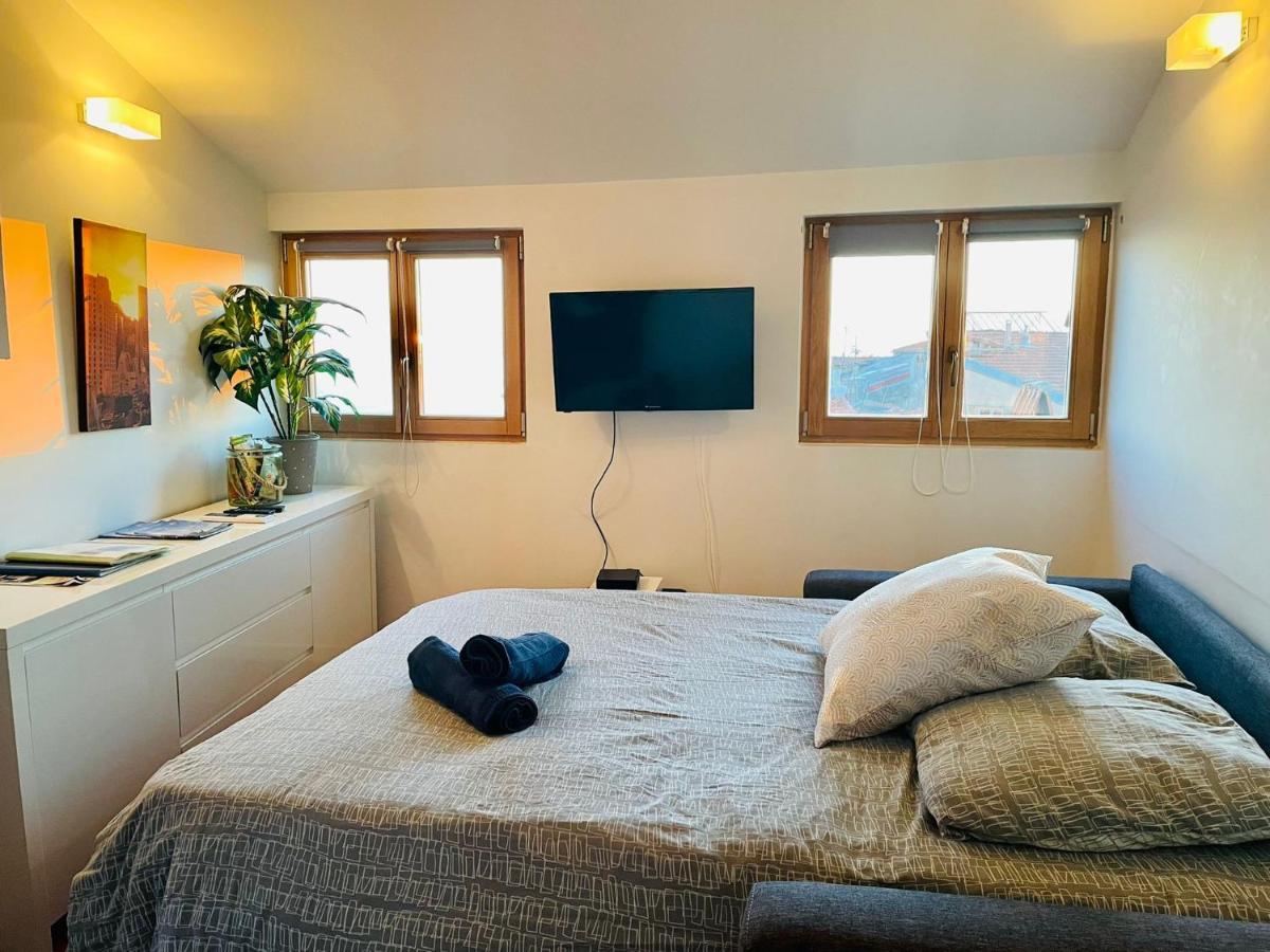 Gilly 4 - Exceptional 2beds, Sea View, Modern,a/c, Old Town Apartment *