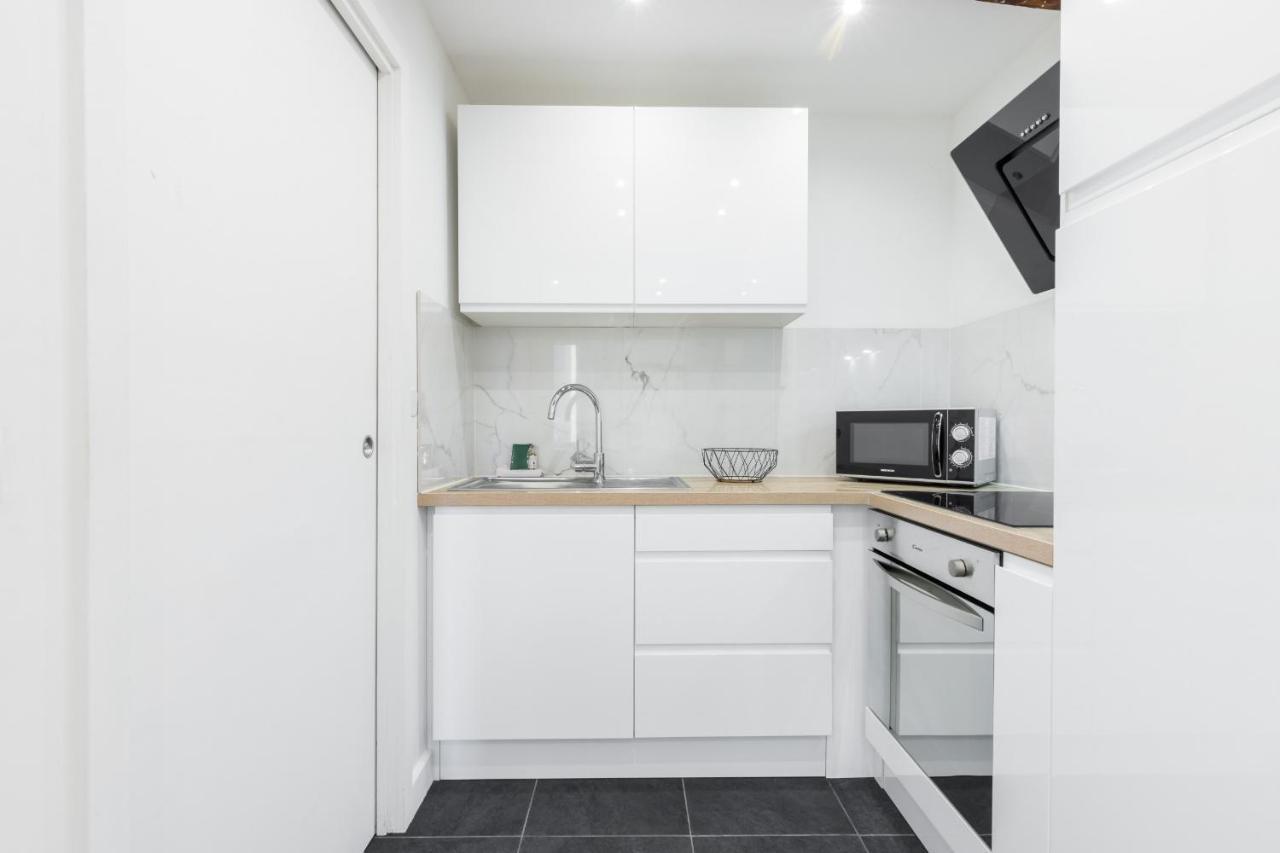 Garibaldi Square - Charming 1 Bdr Old Tow Apartment