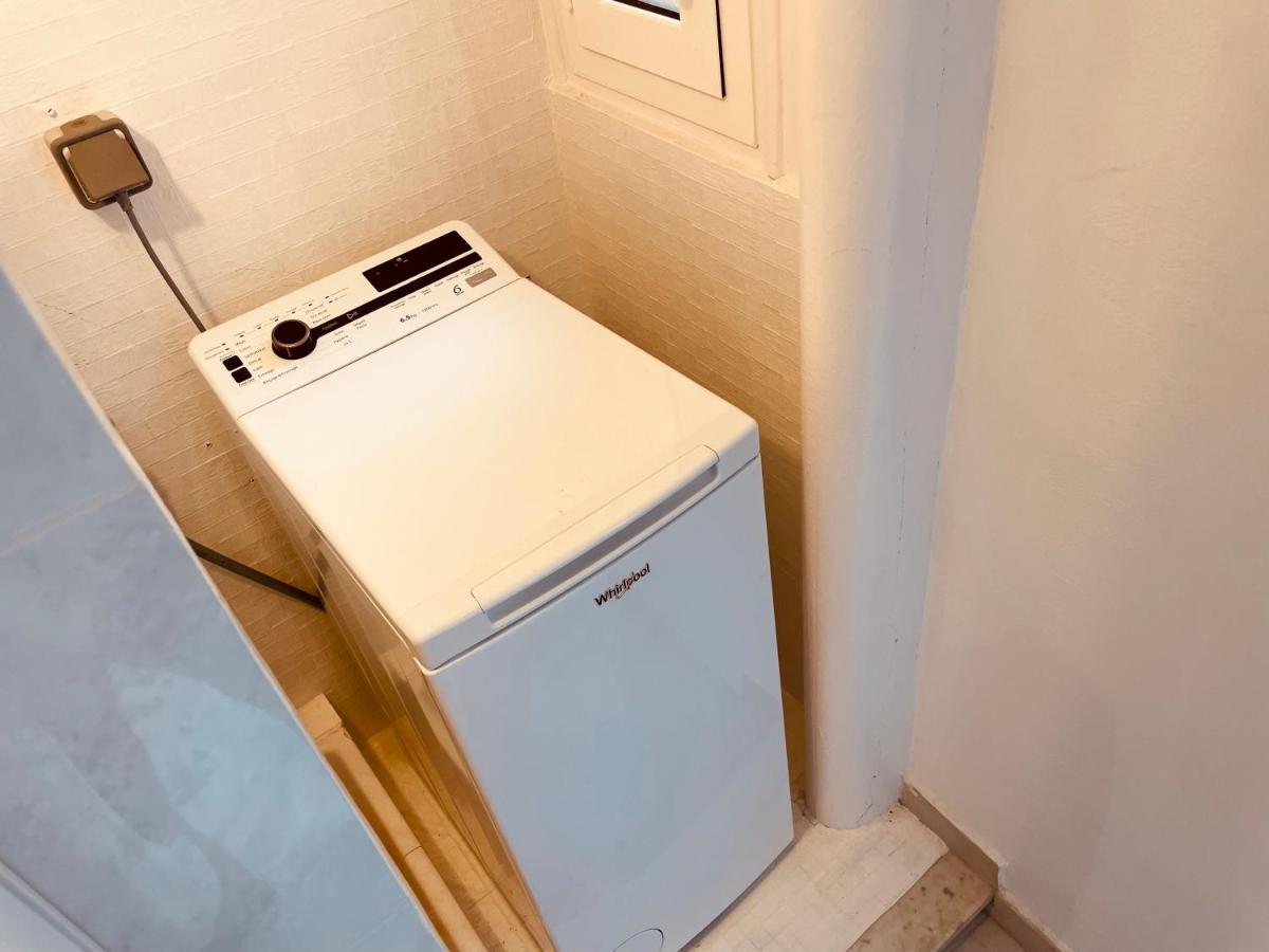 Renting - Paganini - Spacious - 2 Bedrooms - King Bed - Bathtub - Heart Of