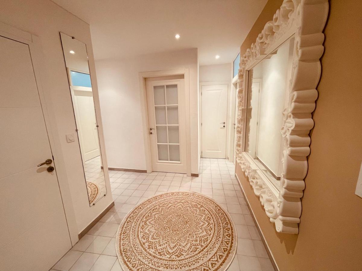 Renting - Paganini - Spacious - 2 Bedrooms - King Bed - Bathtub - Heart Of Apartment *