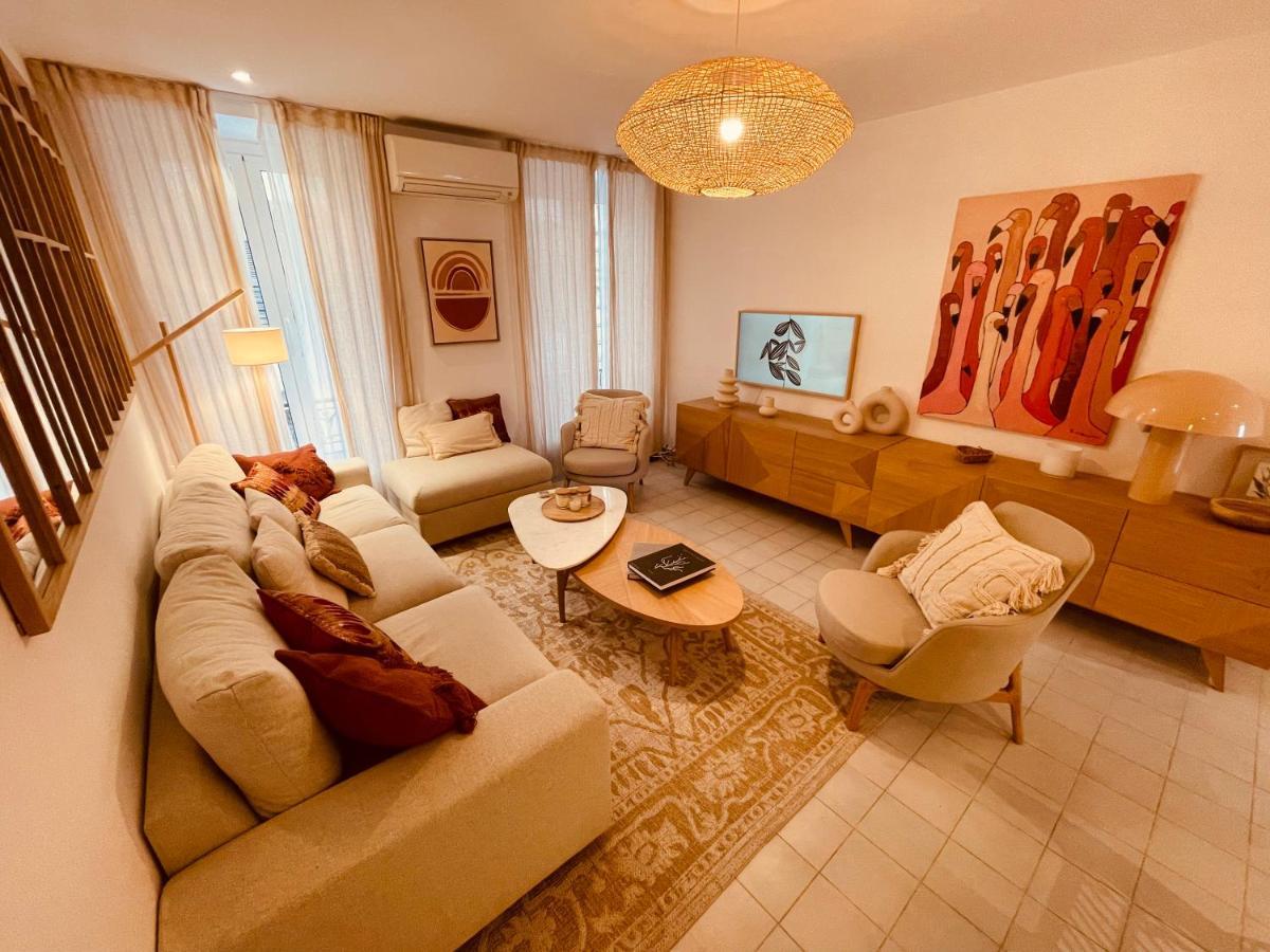 Renting - Paganini - Spacious - 2 Bedrooms - King Bed - Bathtub - Heart Of