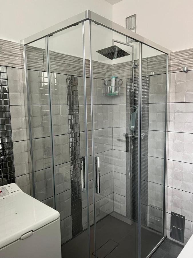Gorgeous 2 Bedrooms * Nice