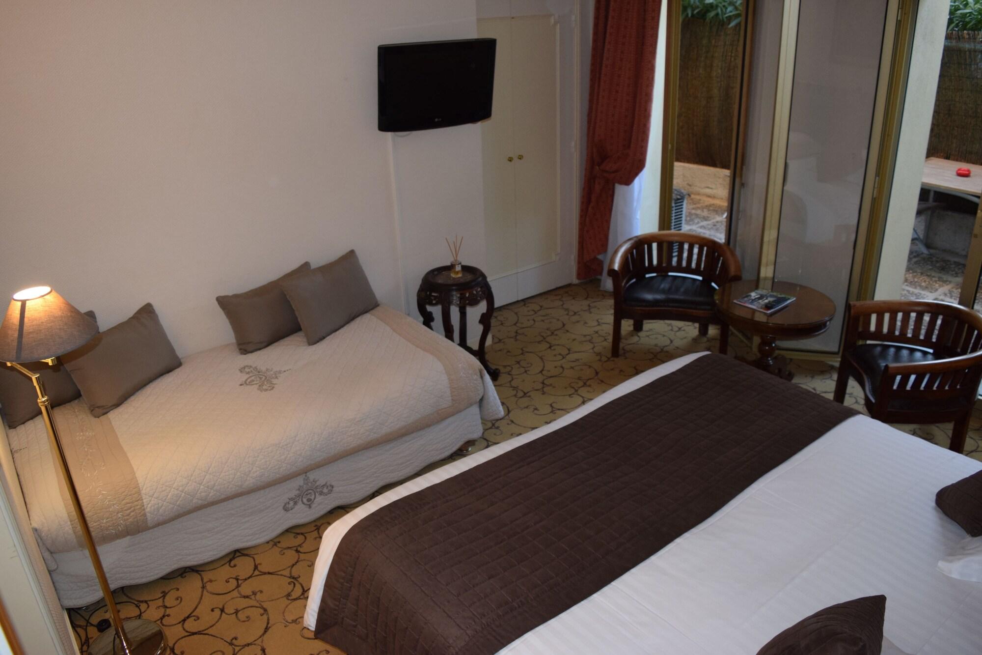 Petit Palais Hotel 4*