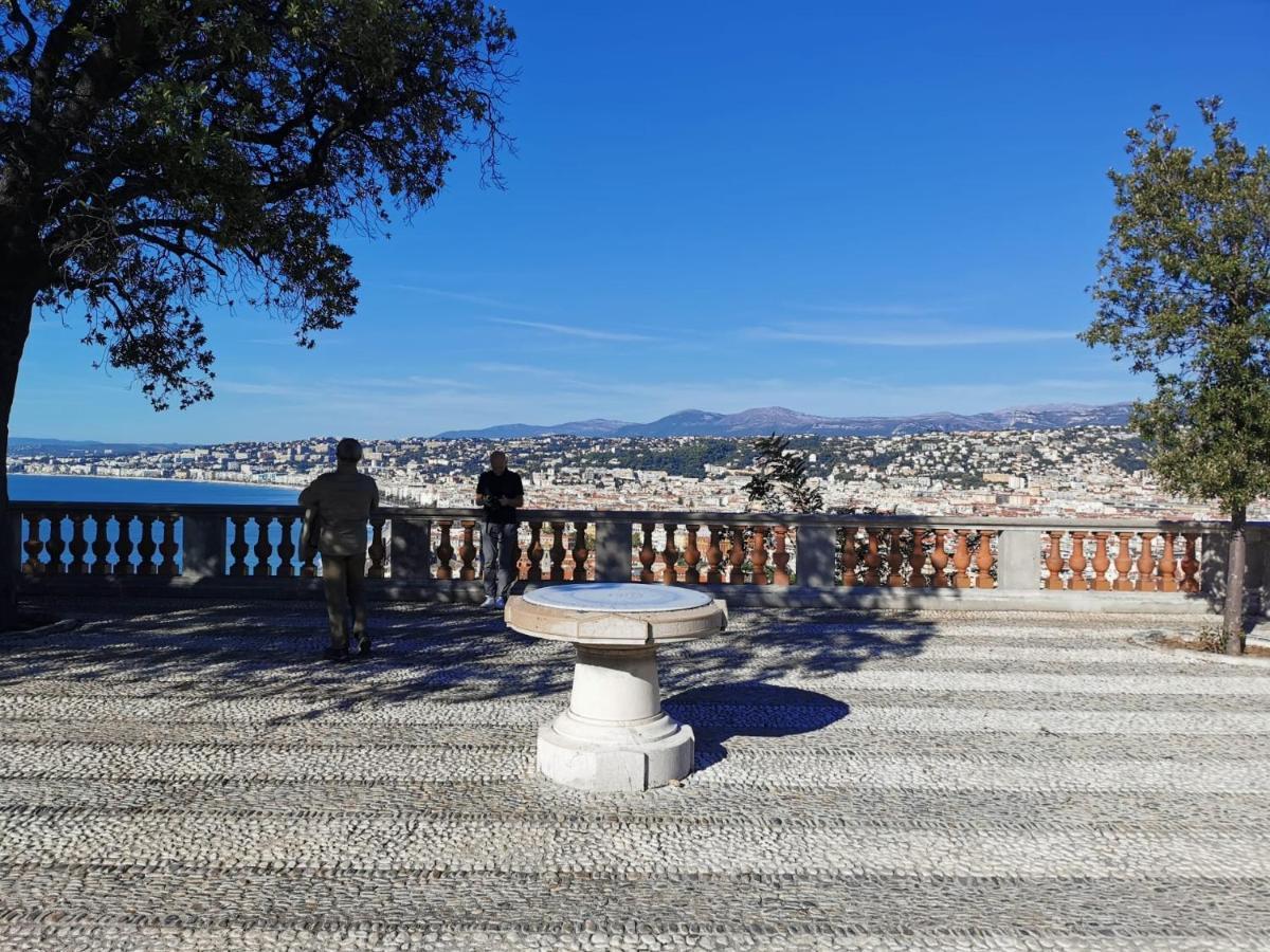 Lumineux A 10 Min De La