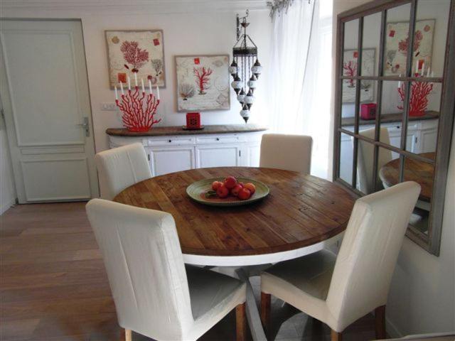 Charming Corner Abode With Castle Views Apartamento
