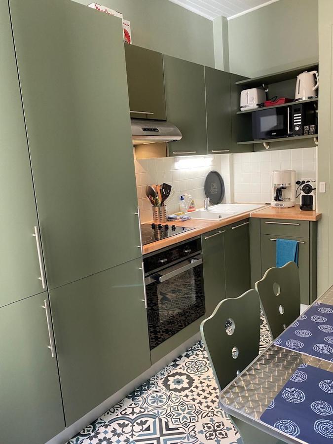 A Lorraine Fshh Apartment *