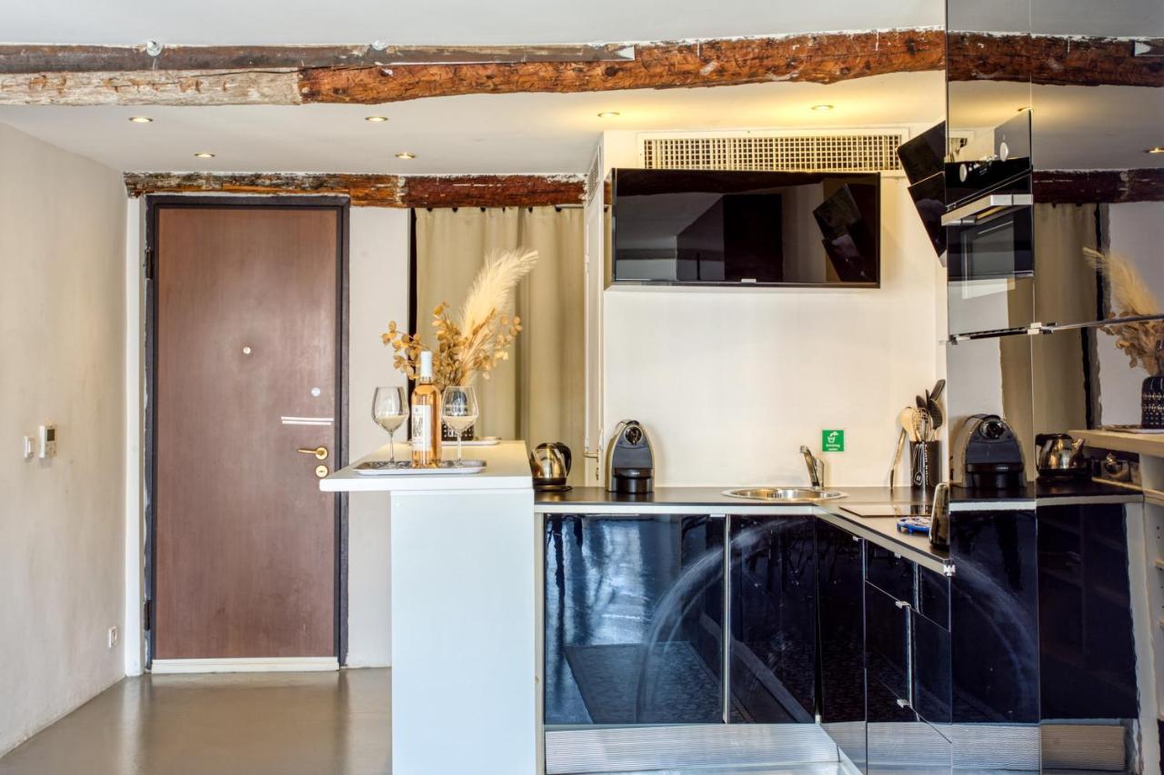 Ross 5- F2, Lumineux, Balcon, Loft, Clim, Vieux-nice
