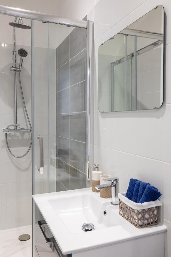 Lovely With Terrace Centre Apartment *