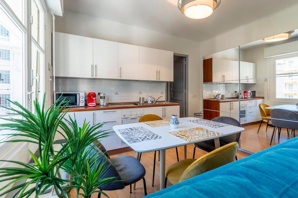 Situe A Deux Pas De La Apartment *