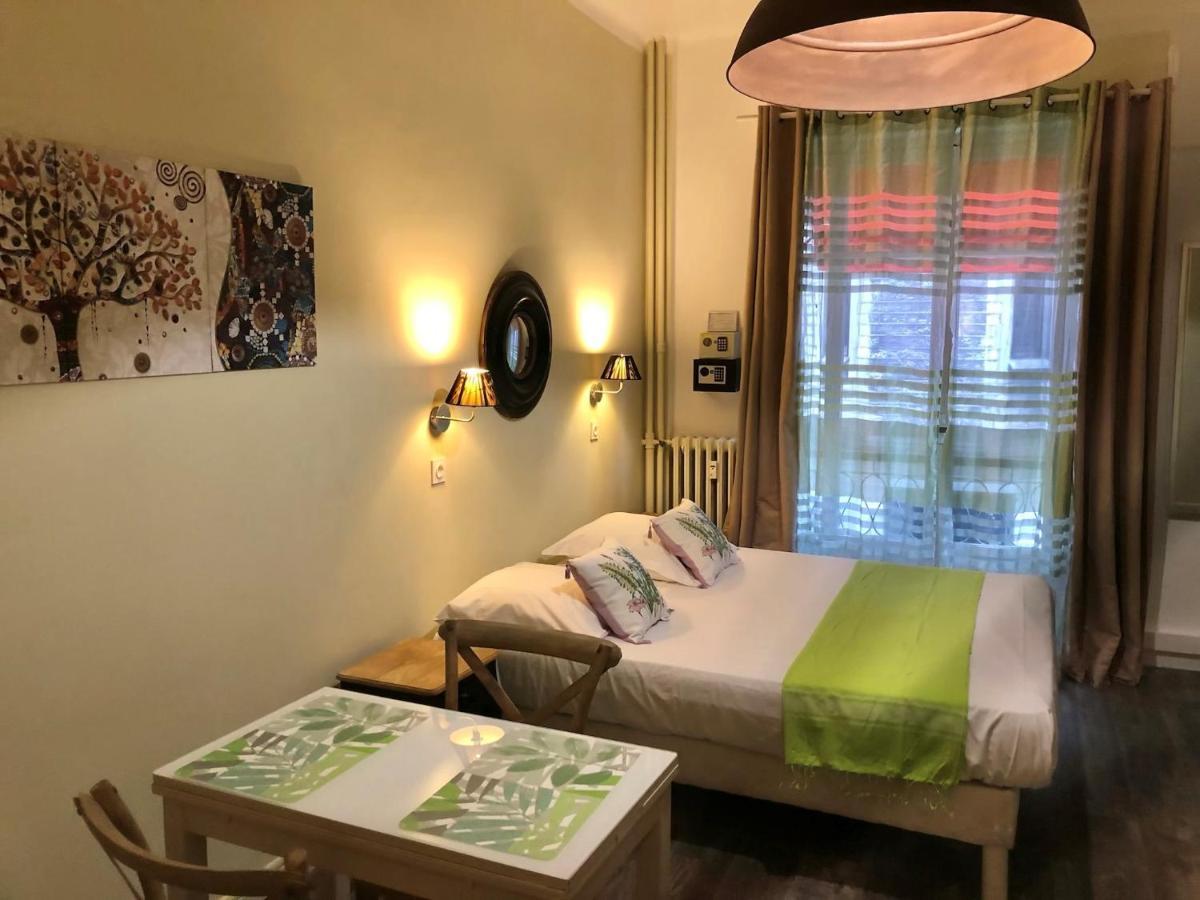 Azur Aparthotel 2*