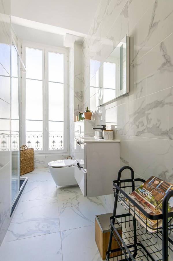 Charming 2 Refurbished Super Center 205a Apartment