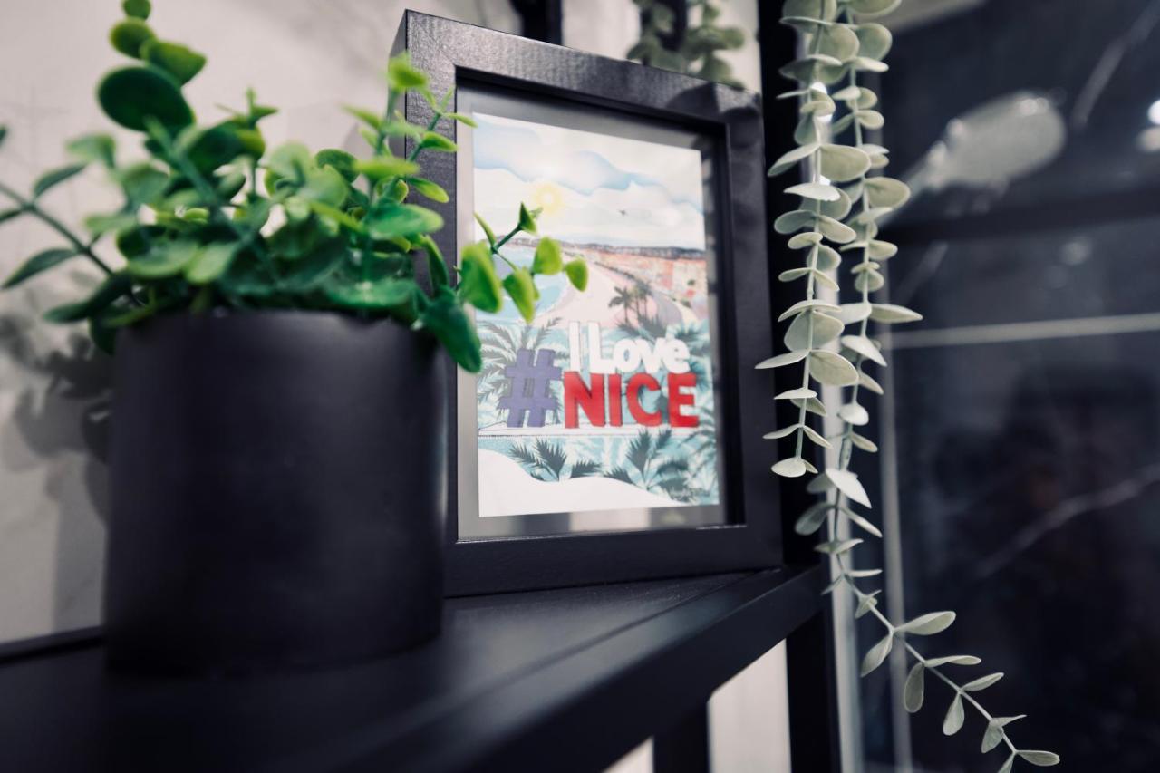 New ! Superbe Studio Vieux - Climatise * Nice