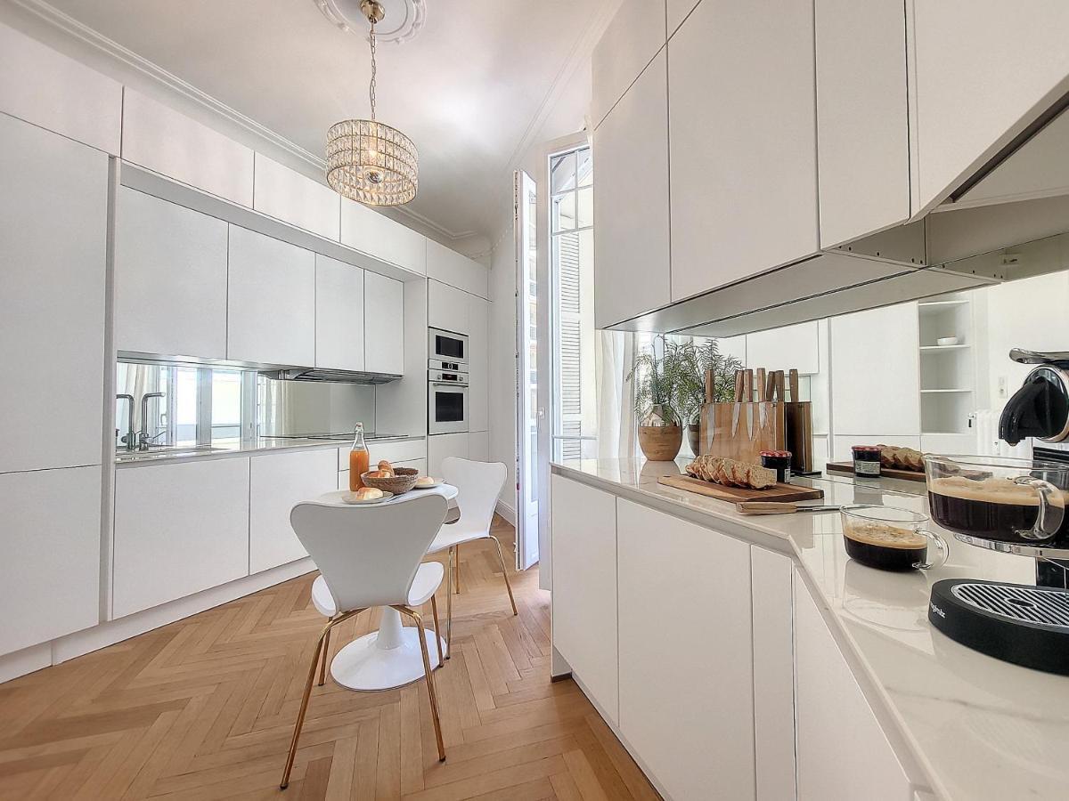 Nestor&jeeves - Standing Baquis - - Close Sea Nice