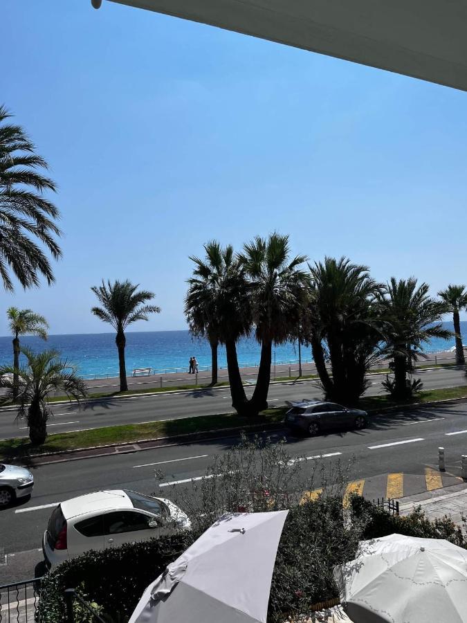 Promenade Des *