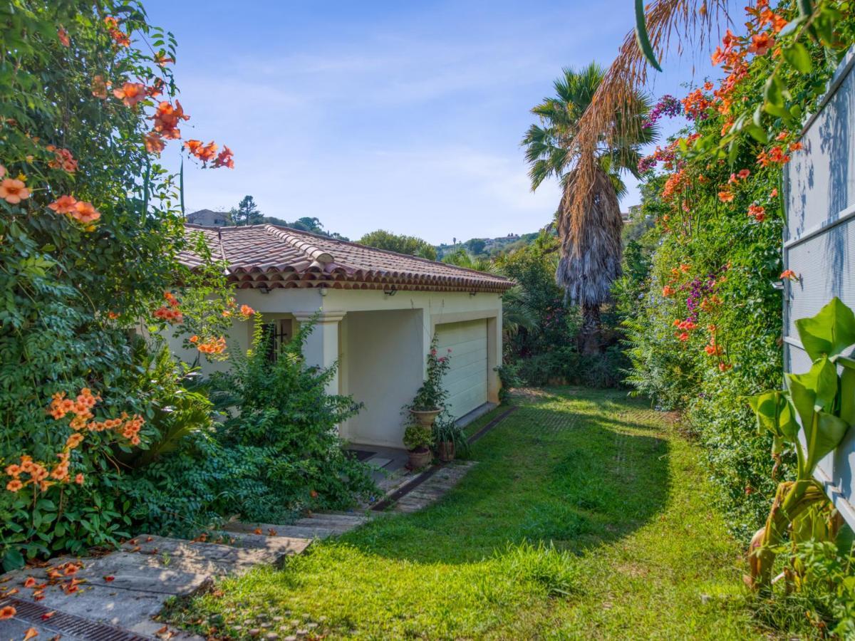 Wonderful And Quiet With Large Garden And Pool In - Welkeys Nice