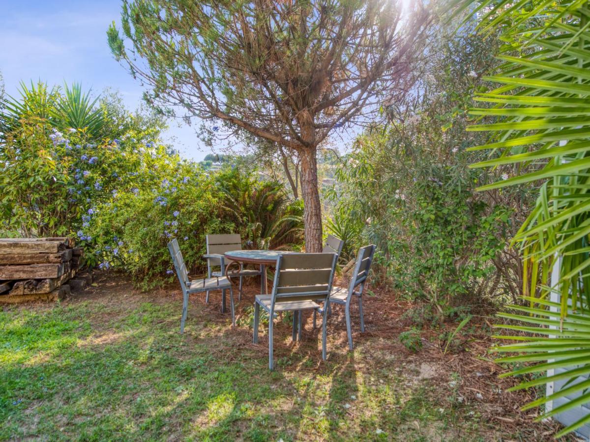 Wonderful And Quiet With Large Garden And Pool In - Welkeys