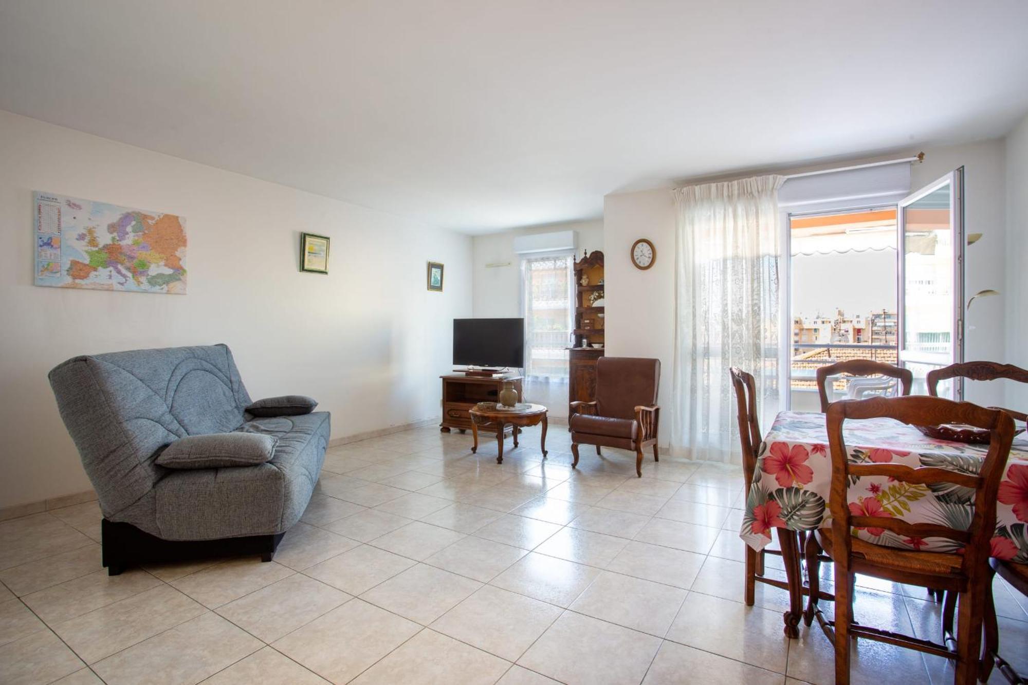 With Sea View With Two Bedrooms Apartment Nice