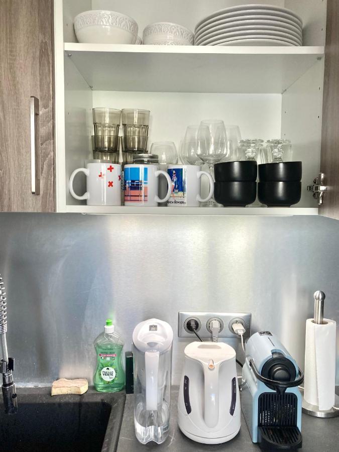 Cozy West Side Balcony Flat: Airport & Proximity Nice