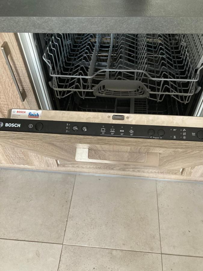 Homestay Cozy West Side Balcony Flat: Airport & Proximity Nice