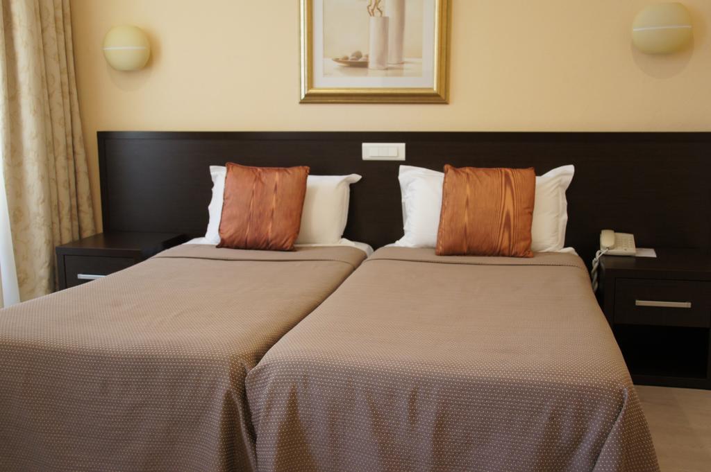Ambassador Hotel 3*