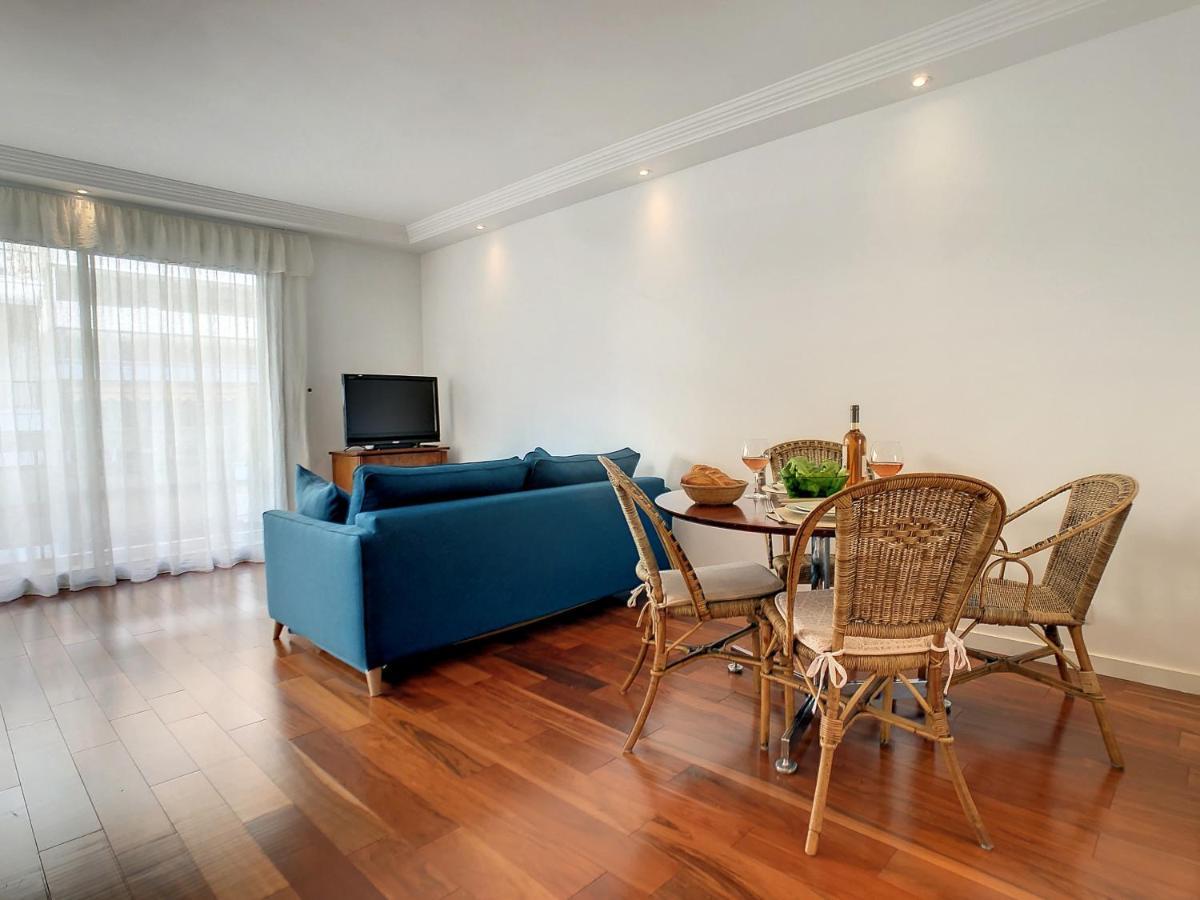 Blue Riviera Terrace Train Station Apartment