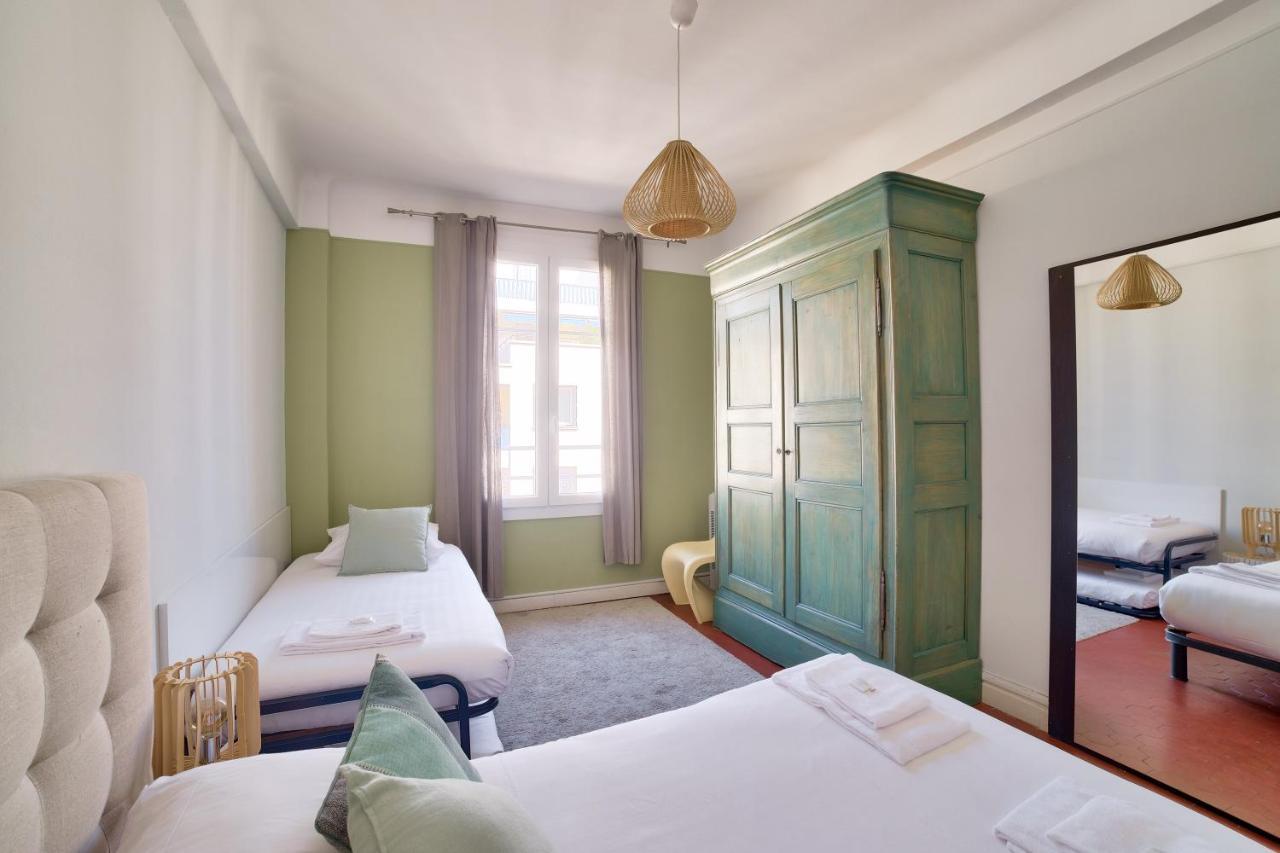 Superb T3 100 Meters From The Port Of *