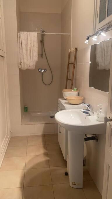 Amazing 2-bedroom In Near The *