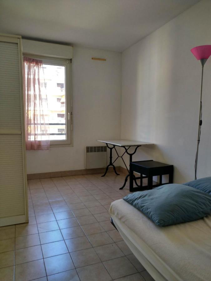 Apartment F2 A 50 M De La